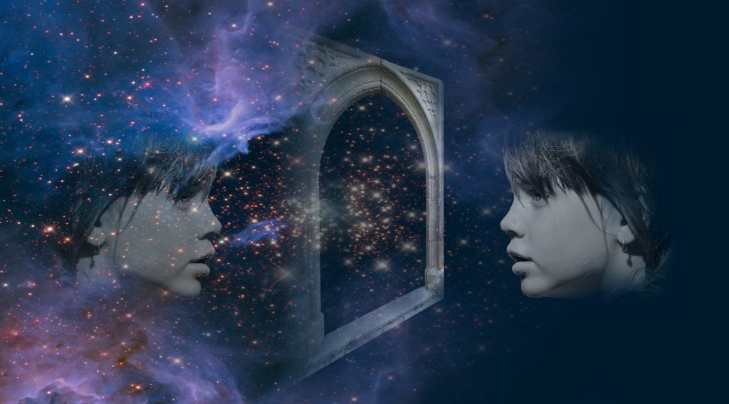 Enfant indigo starseed regardant l'univers à travers une fenêtre spatio-temporelle